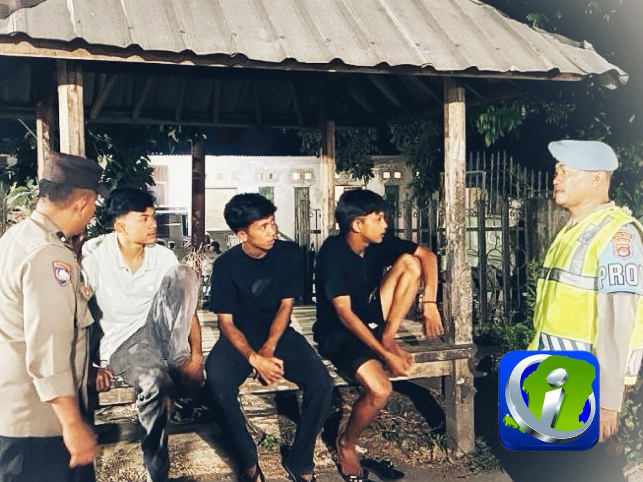 Patroli Malam Tingkatkan Keamanan di Kuripan, Polisi Ajak Warga Proaktif